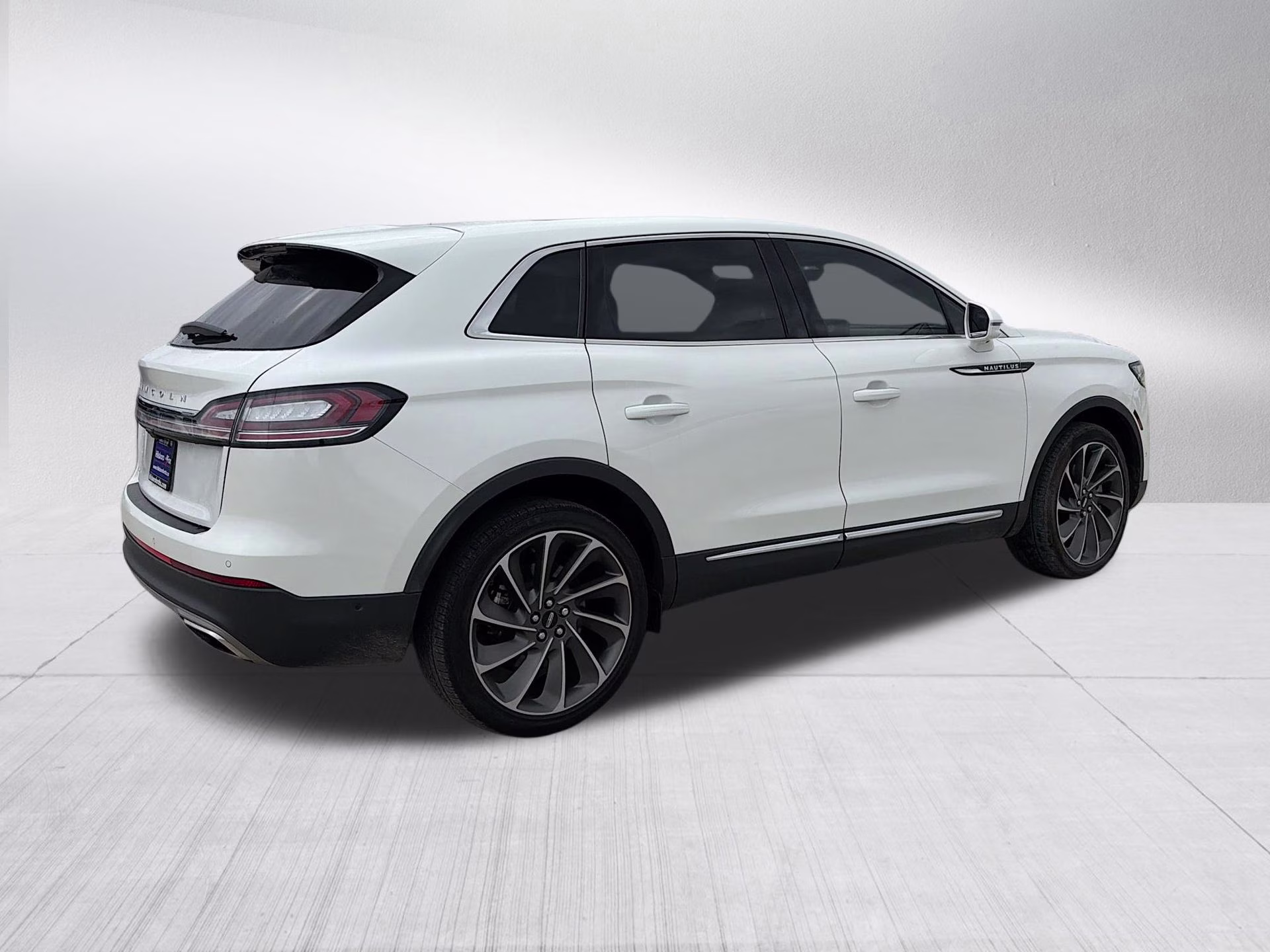 2023 Pristine White Metallic Tri-Coat Lincoln Nautilus Reserve AWD SUV