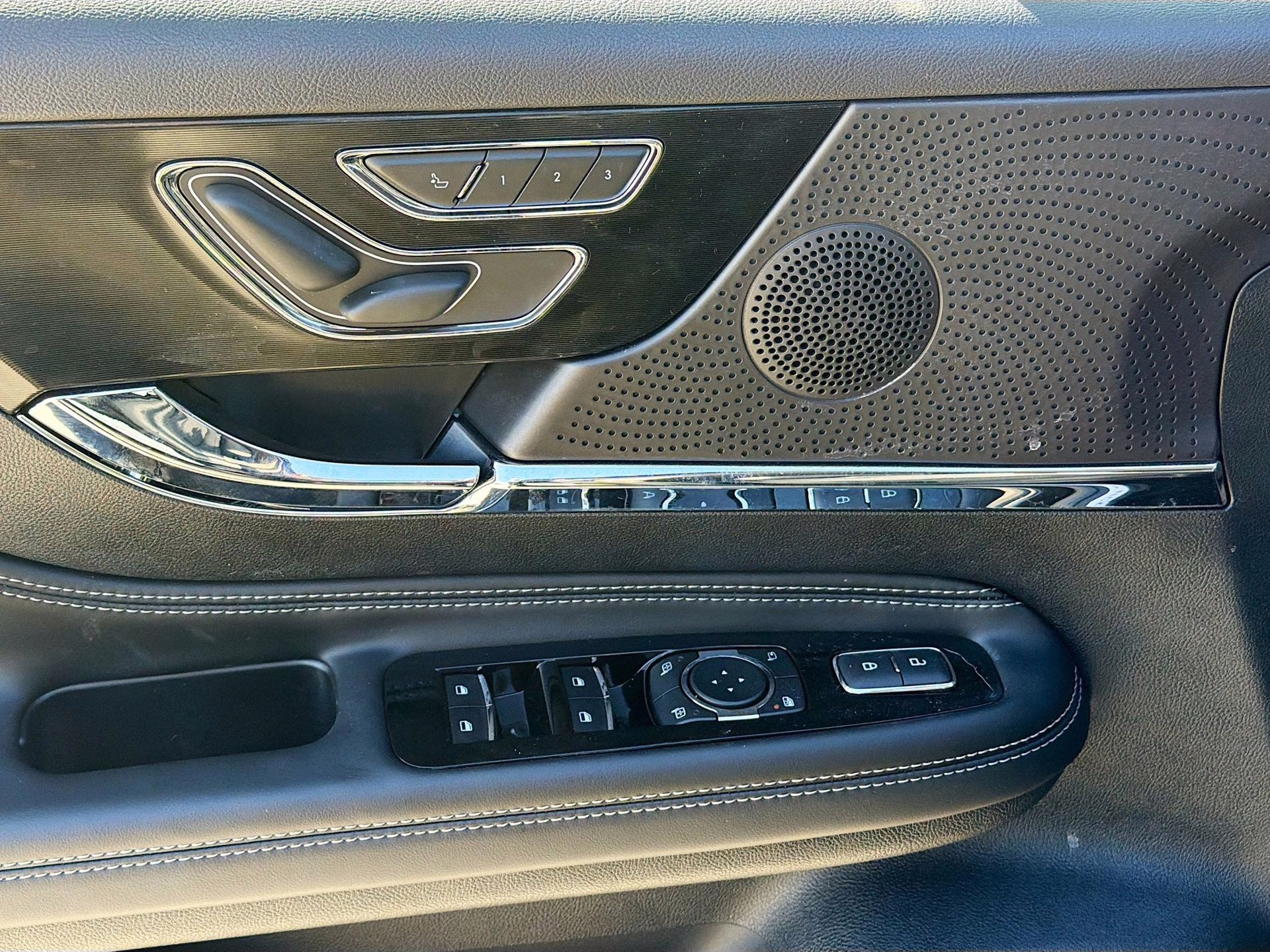 2025 Infinite Black Metallic Clearcoat Lincoln Corsair Reserve AWD SUV