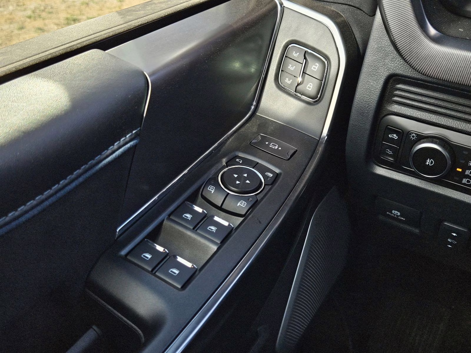 2026 White Metallic Ford Super Duty F-250 SRW Platinum 4X4 Truck