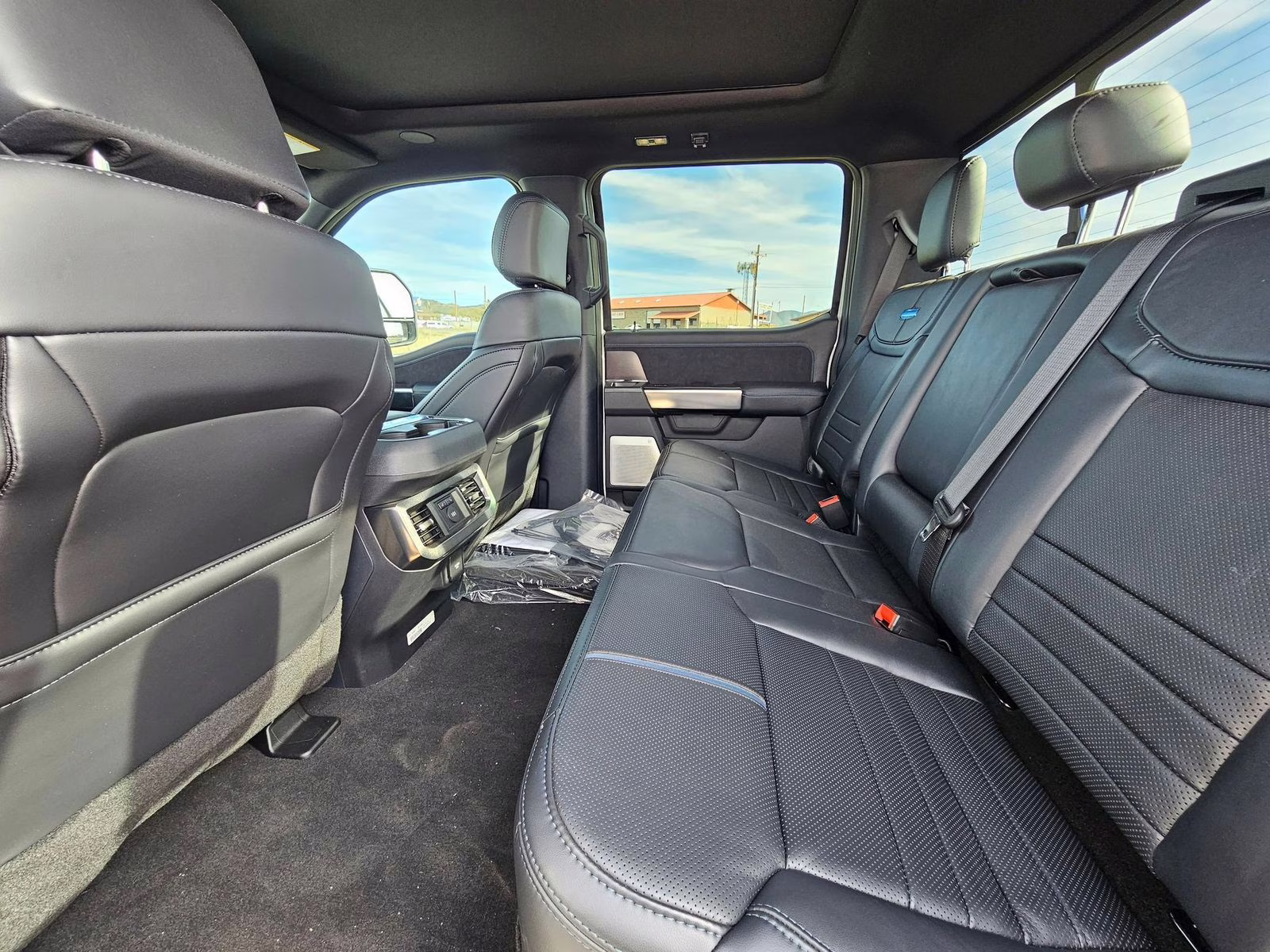 2026 White Metallic Ford Super Duty F-250 SRW Platinum 4X4 Truck