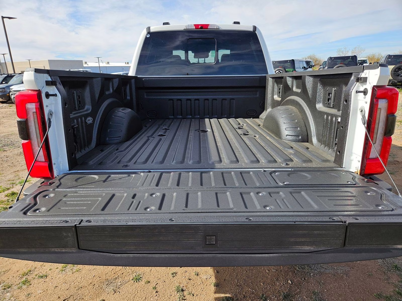 2026 White Metallic Ford Super Duty F-250 SRW Platinum 4X4 Truck