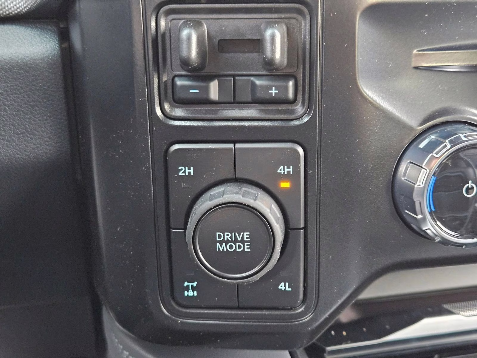 2026 White Metallic Ford Super Duty F-250 SRW Platinum 4X4 Truck