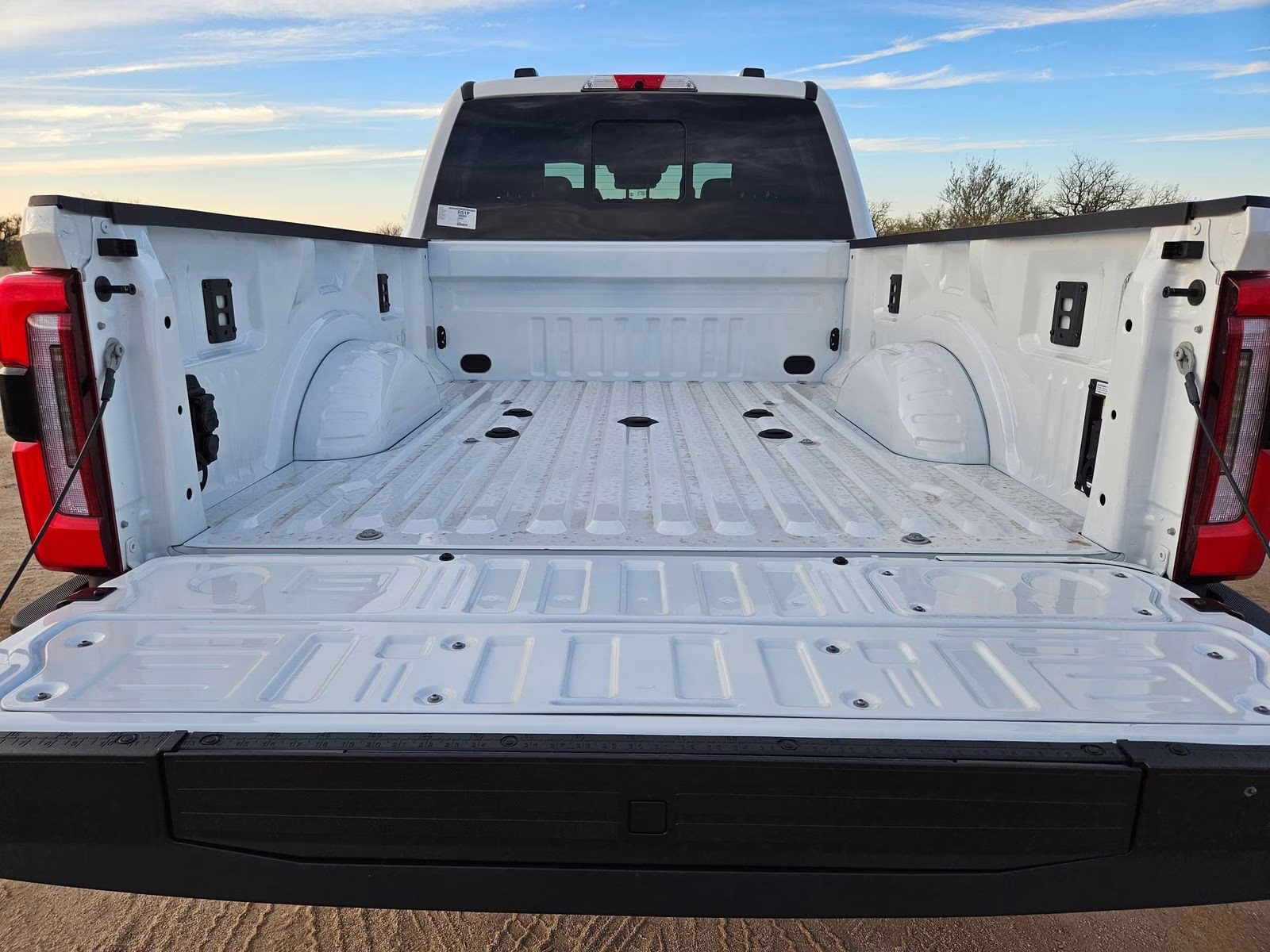 2026 White Metallic Ford Super Duty F-250 SRW Platinum 4X4 Truck