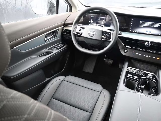 2026 Everest White Pearl/Black Nissan Murano Platinum AWD SUV