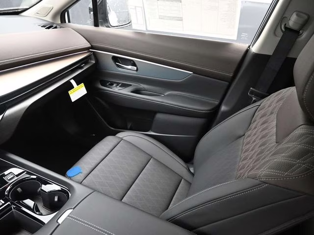 2026 Everest White Pearl/Black Nissan Murano Platinum AWD SUV