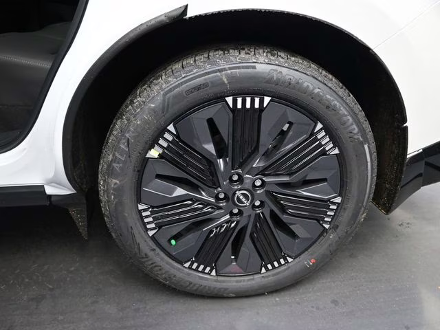 2026 Everest White Pearl/Black Nissan Murano Platinum AWD SUV