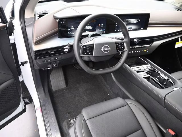 2026 Everest White Pearl/Black Nissan Murano Platinum AWD SUV