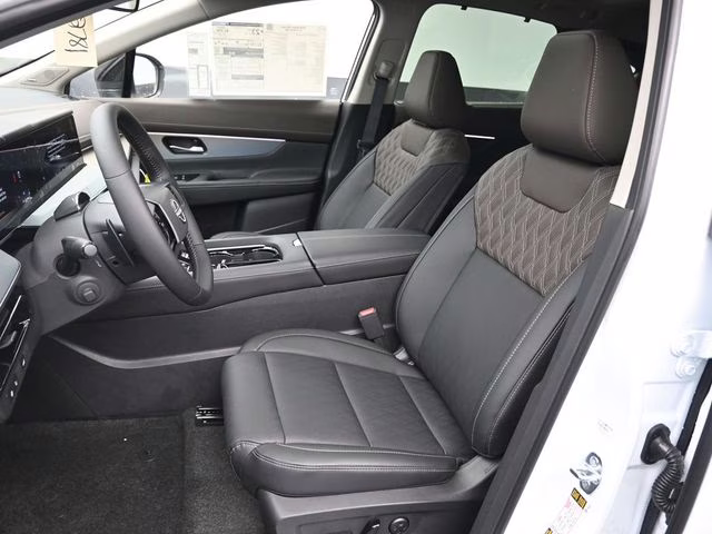 2026 Everest White Pearl/Black Nissan Murano Platinum AWD SUV