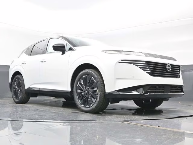 2026 Everest White Pearl/Black Nissan Murano Platinum AWD SUV