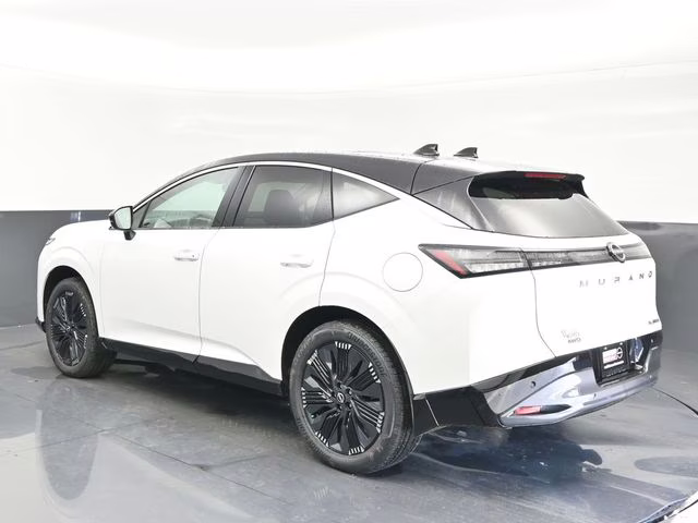 2026 Everest White Pearl/Black Nissan Murano Platinum AWD SUV