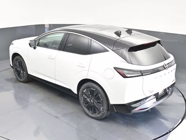 2026 Everest White Pearl/Black Nissan Murano Platinum AWD SUV