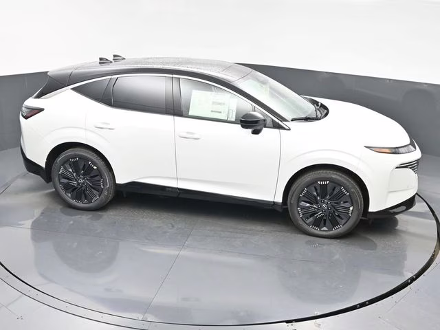 2026 Everest White Pearl/Black Nissan Murano Platinum AWD SUV