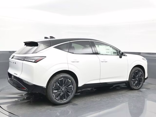 2026 Everest White Pearl/Black Nissan Murano Platinum AWD SUV