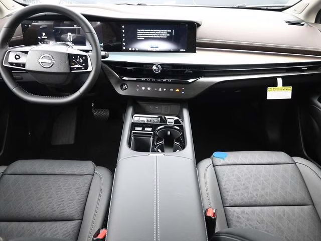 2026 Everest White Pearl/Black Nissan Murano Platinum AWD SUV