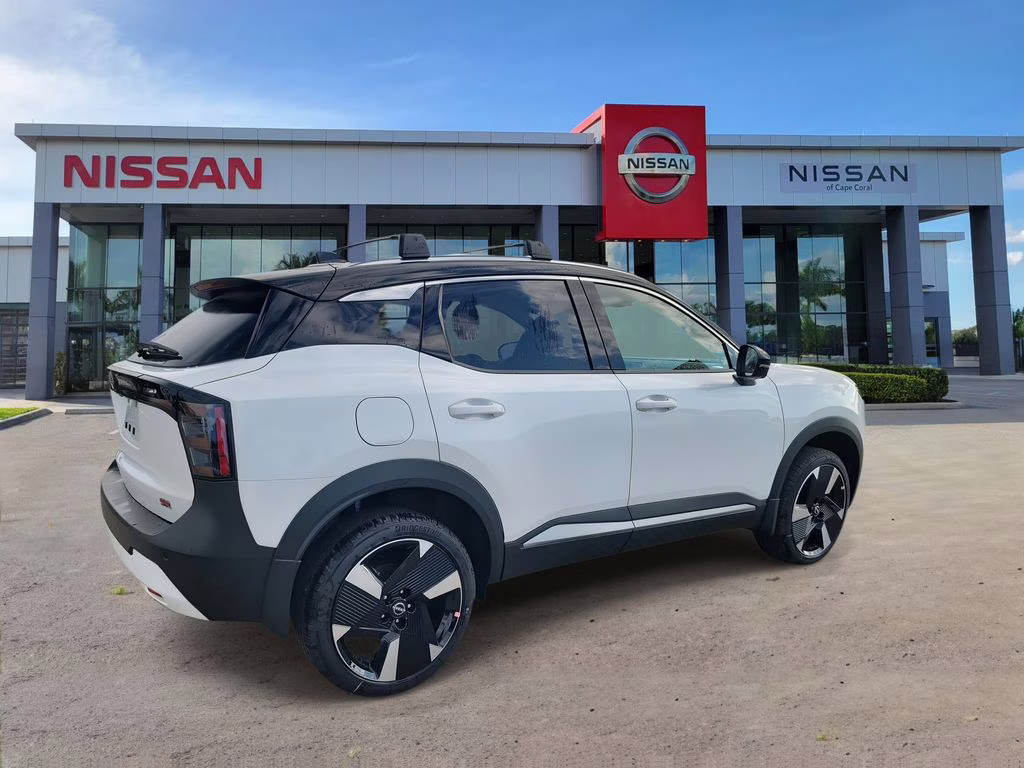 2026 Aspen White/Super Black Nissan Kicks SR FWD SUV