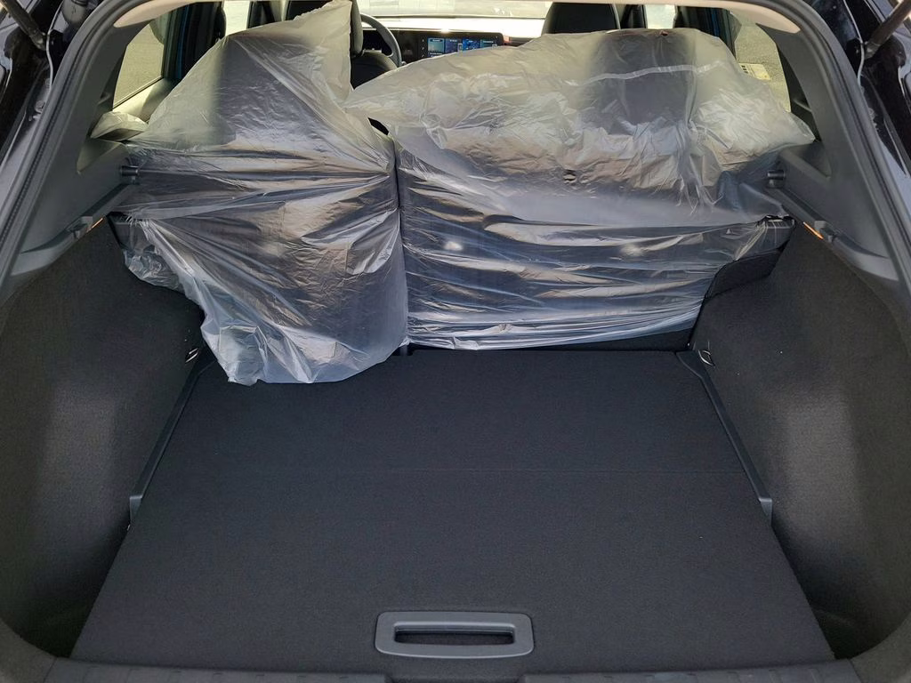 2026 Aspen White/Super Black Nissan Kicks SR FWD SUV