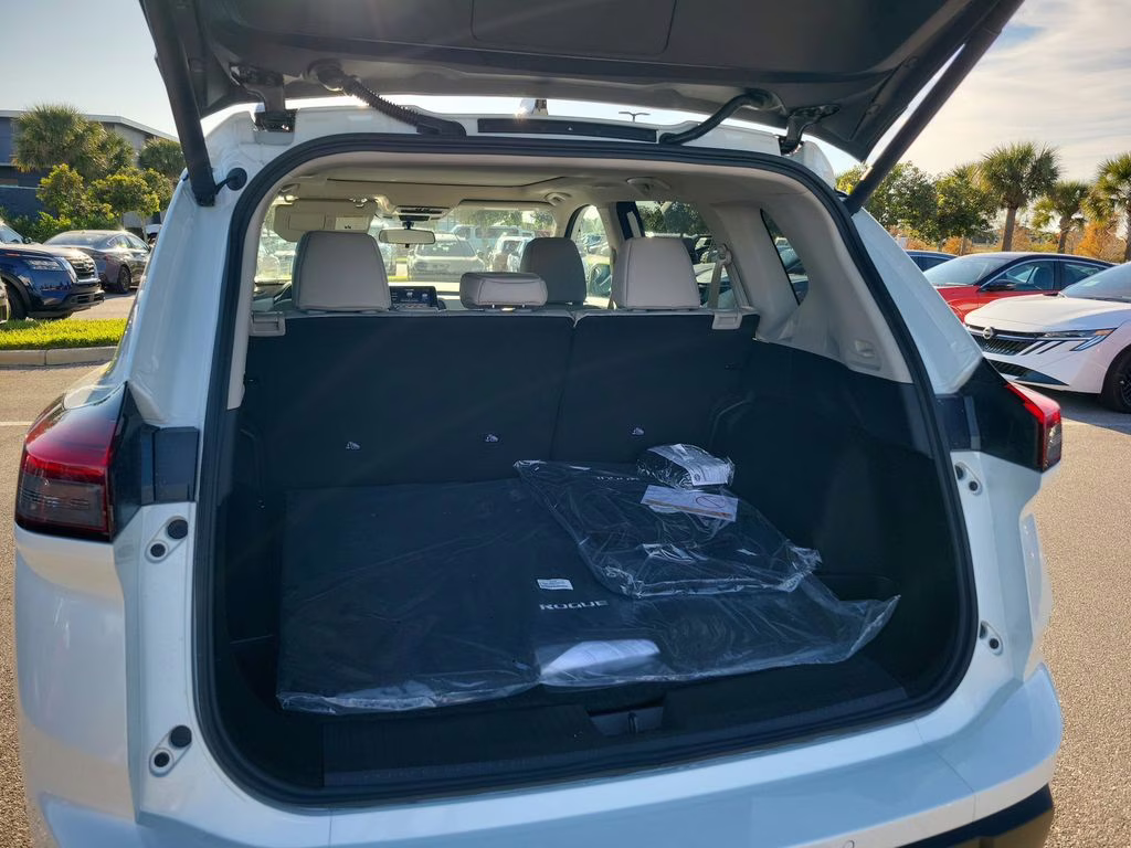 2026 Everest White Pearl Tricoat Nissan Rogue SV FWD SUV
