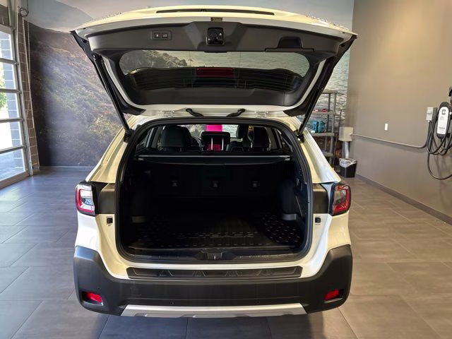2025 Crystal White Pearl Subaru Outback Limited XT AWD SUV