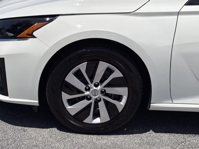 2025 Glacier White Nissan Altima 2.5 S FWD Sedan
