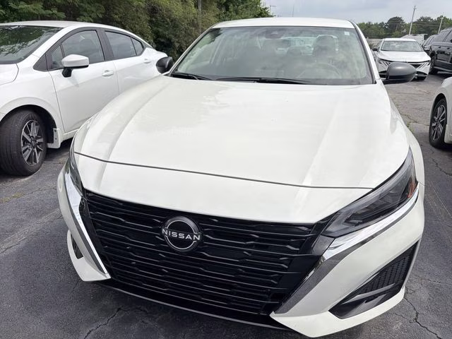 2025 Glacier White Nissan Altima 2.5 S FWD Sedan