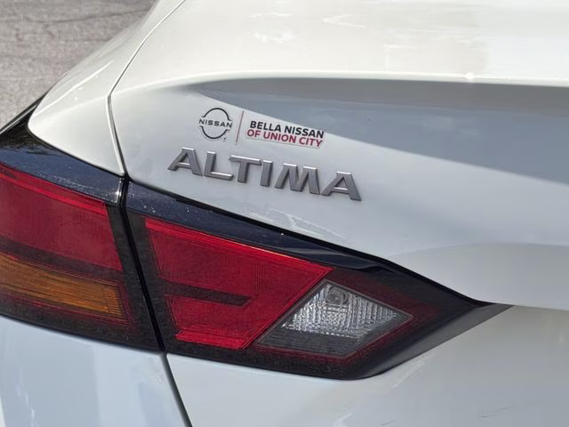 2025 Glacier White Nissan Altima 2.5 S FWD Sedan