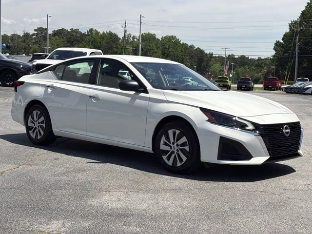 2025 Glacier White Nissan Altima 2.5 S FWD Sedan