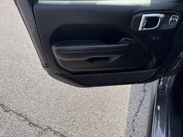 2024 Granite Crystal Metallic Clearcoat Jeep Gladiator Nighthawk 4X4 Truck