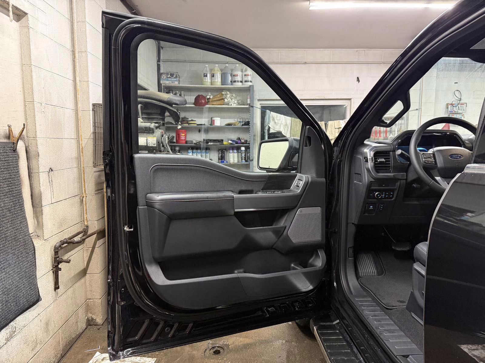 2026 Agate Black Metallic Ford F-150 LARIAT 4X4 Truck