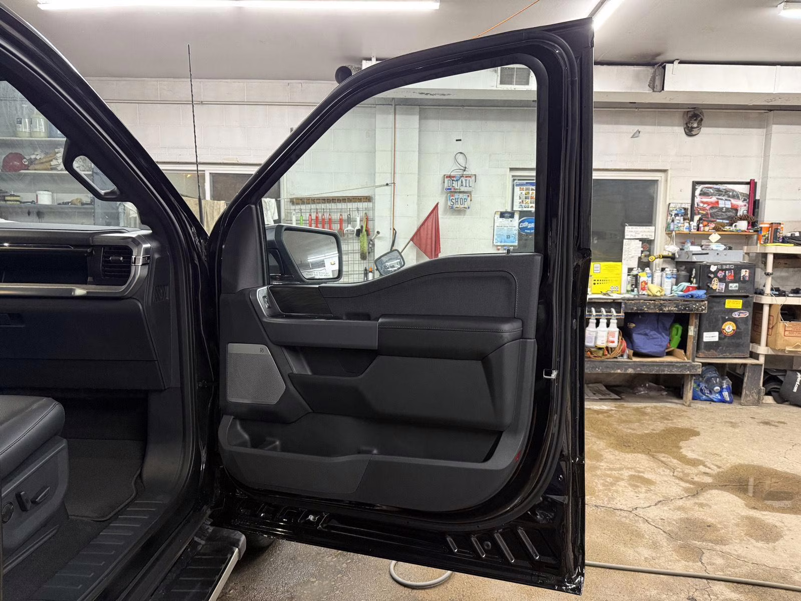 2026 Agate Black Metallic Ford F-150 LARIAT 4X4 Truck