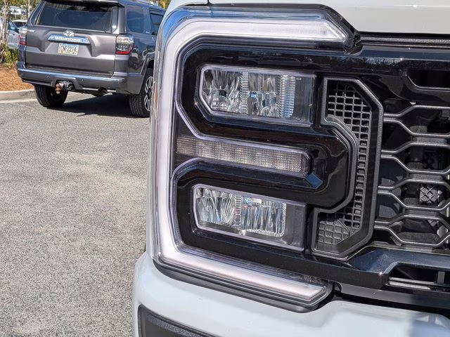 2026 Avalanche Ford Super Duty F-350 SRW LARIAT 4X4 Truck