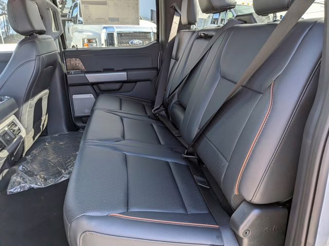 2026 Avalanche Ford Super Duty F-350 SRW LARIAT 4X4 Truck