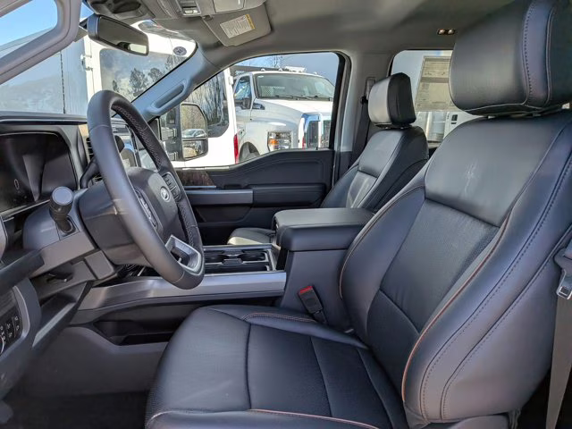 2026 Avalanche Ford Super Duty F-350 SRW LARIAT 4X4 Truck