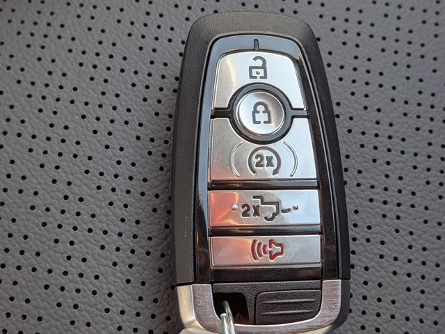 2026 Avalanche Ford Super Duty F-350 SRW LARIAT 4X4 Truck