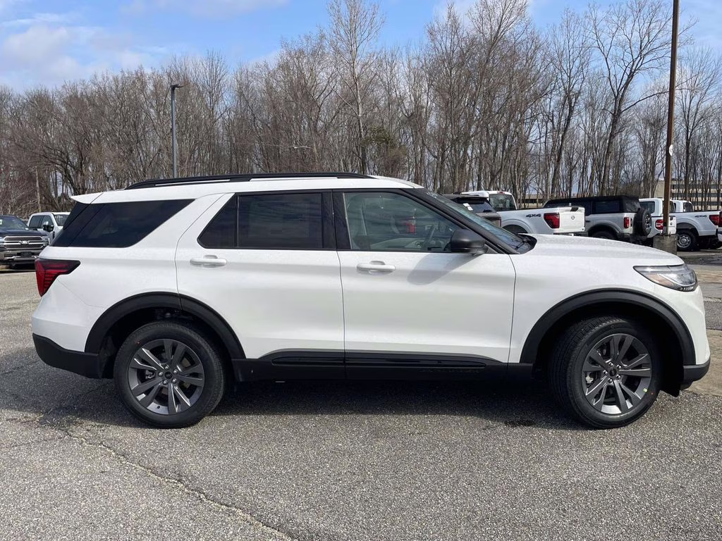 2026 Star White Metallic Tri-Coat Ford Explorer Active 4X4 SUV