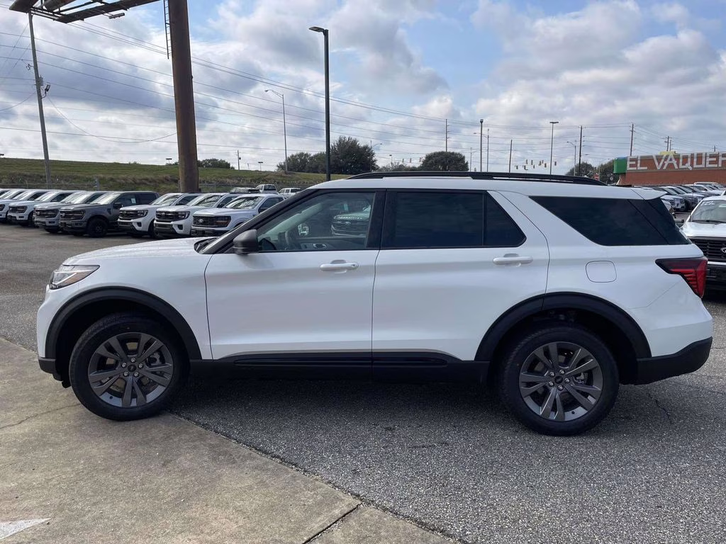 2026 Star White Metallic Tri-Coat Ford Explorer Active 4X4 SUV