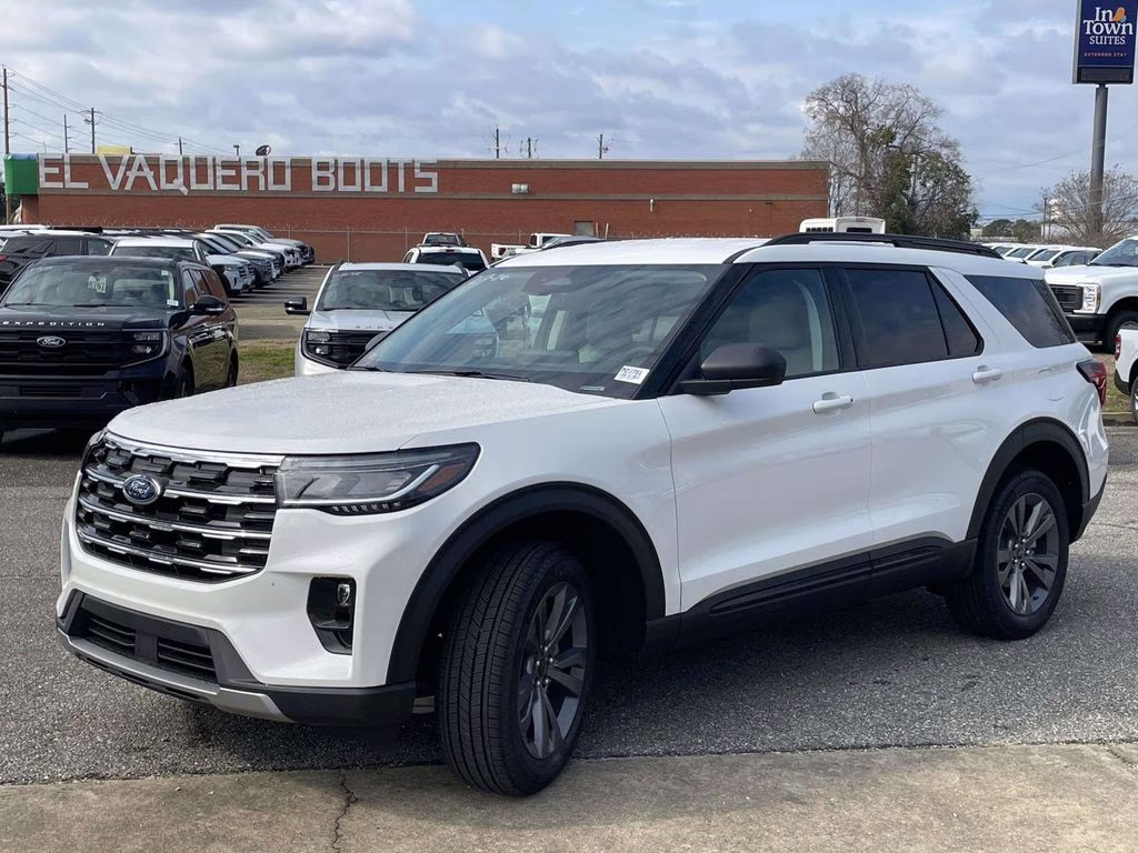 2026 Star White Metallic Tri-Coat Ford Explorer Active 4X4 SUV