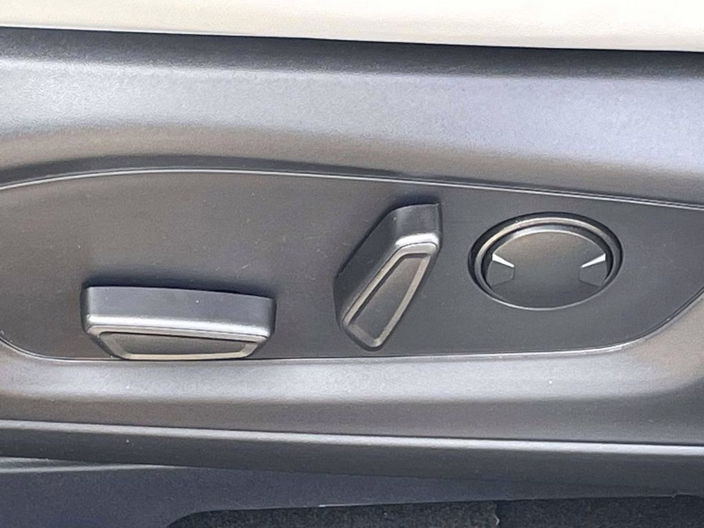 2026 Star White Metallic Tri-Coat Ford Explorer Active 4X4 SUV