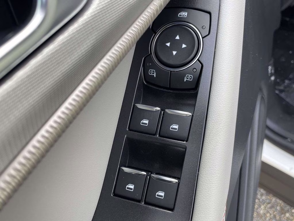 2026 Star White Metallic Tri-Coat Ford Explorer Active 4X4 SUV