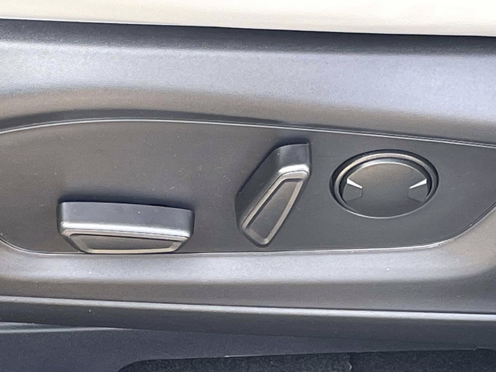 2026 Star White Metallic Tri-Coat Ford Explorer Active 4X4 SUV