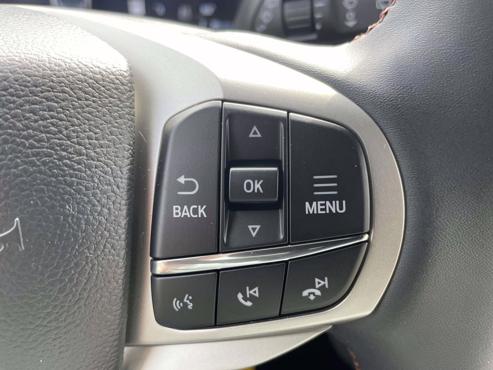 2026 Star White Metallic Tri-Coat Ford Explorer Active 4X4 SUV