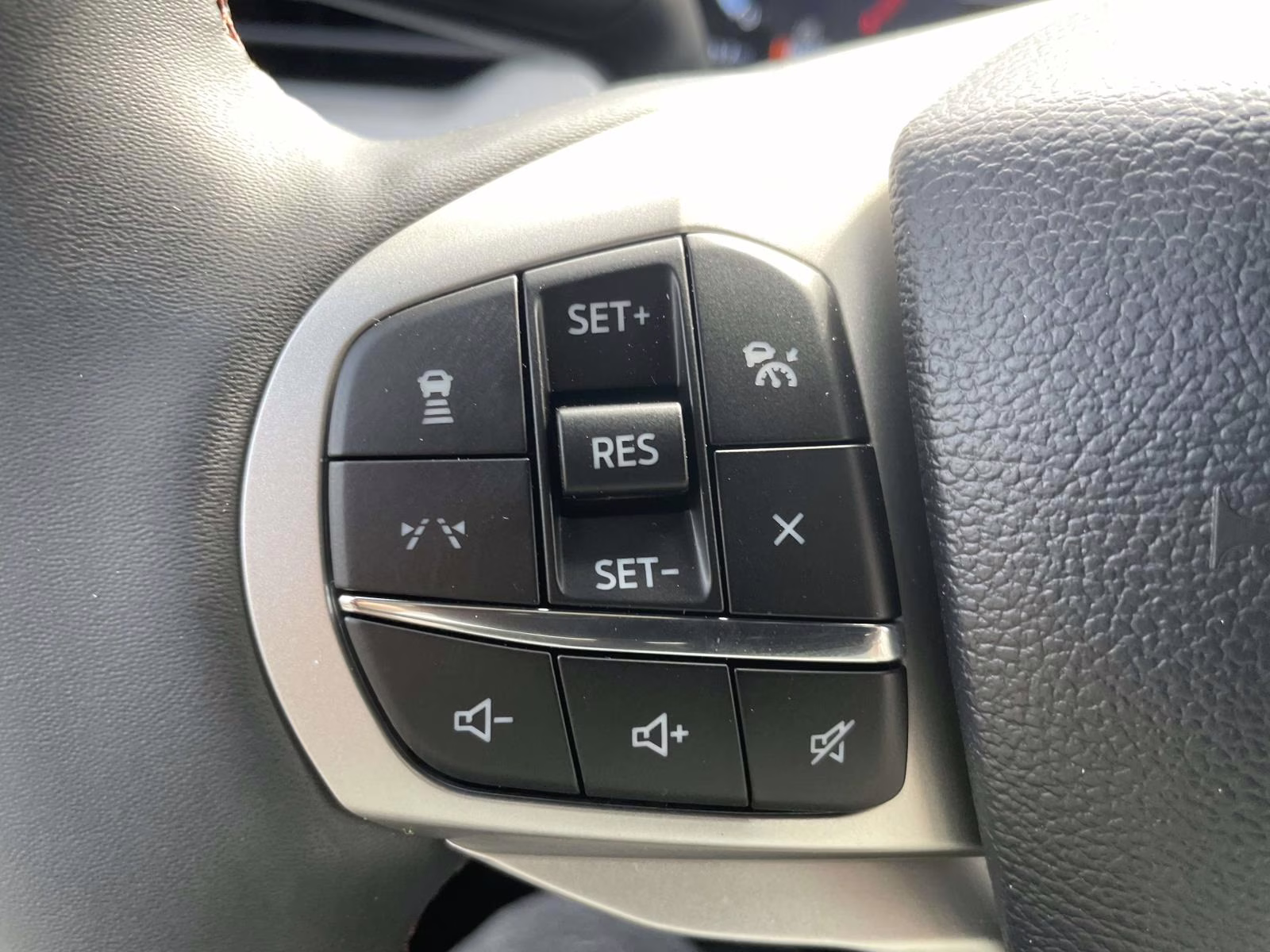 2026 Star White Metallic Tri-Coat Ford Explorer Active 4X4 SUV