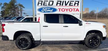 2025 Summit White Chevrolet Silverado 1500 LT Trail Boss 4X4 Truck