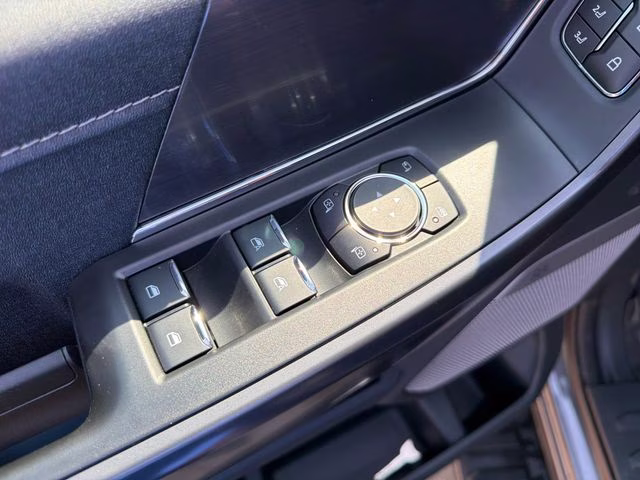 2025 Gray Metallic Ford F-150 Lariat 4X4 Truck