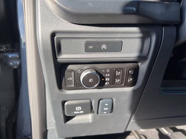 2025 Gray Metallic Ford F-150 Lariat 4X4 Truck