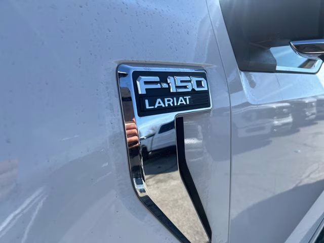 2025 White Metallic Ford F-150 Lariat 4X4 Truck