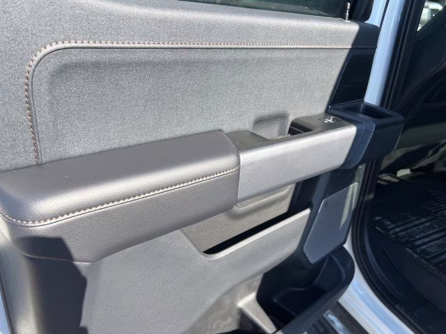 2025 White Metallic Ford F-150 Lariat 4X4 Truck