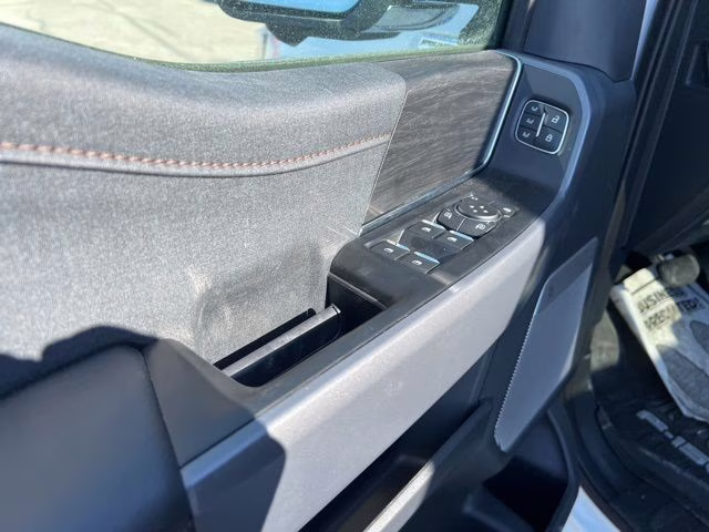 2025 White Metallic Ford F-150 Lariat 4X4 Truck