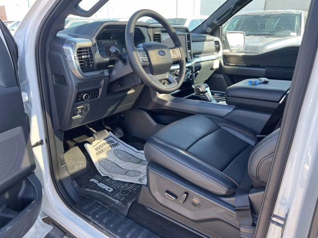 2025 White Metallic Ford F-150 Lariat 4X4 Truck