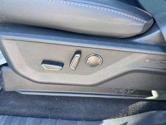 2025 White Metallic Ford F-150 Lariat 4X4 Truck