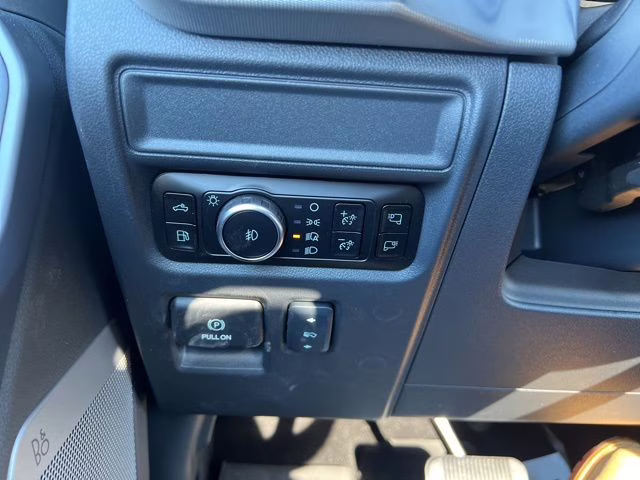 2025 White Metallic Ford F-150 Lariat 4X4 Truck